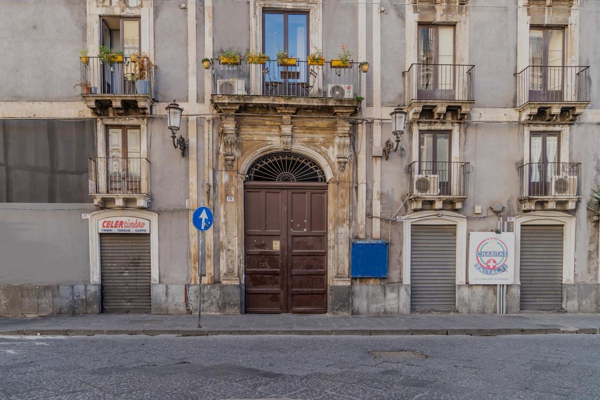 Bellinikatanesuite Catania-Fontanarossai nemzetközi repülőtér Kültér fotó