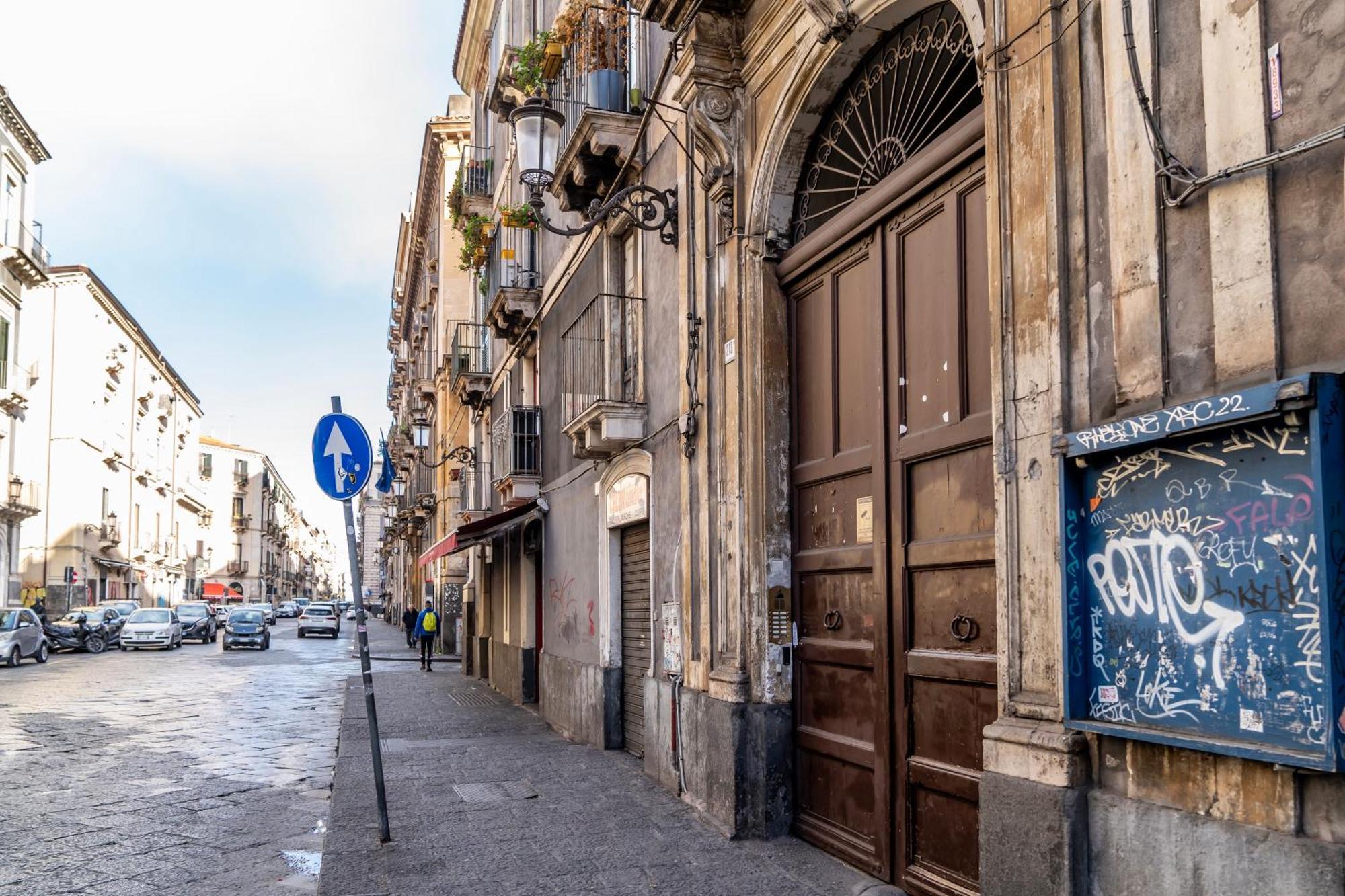 Bellinikatanesuite Catania-Fontanarossai nemzetközi repülőtér Kültér fotó